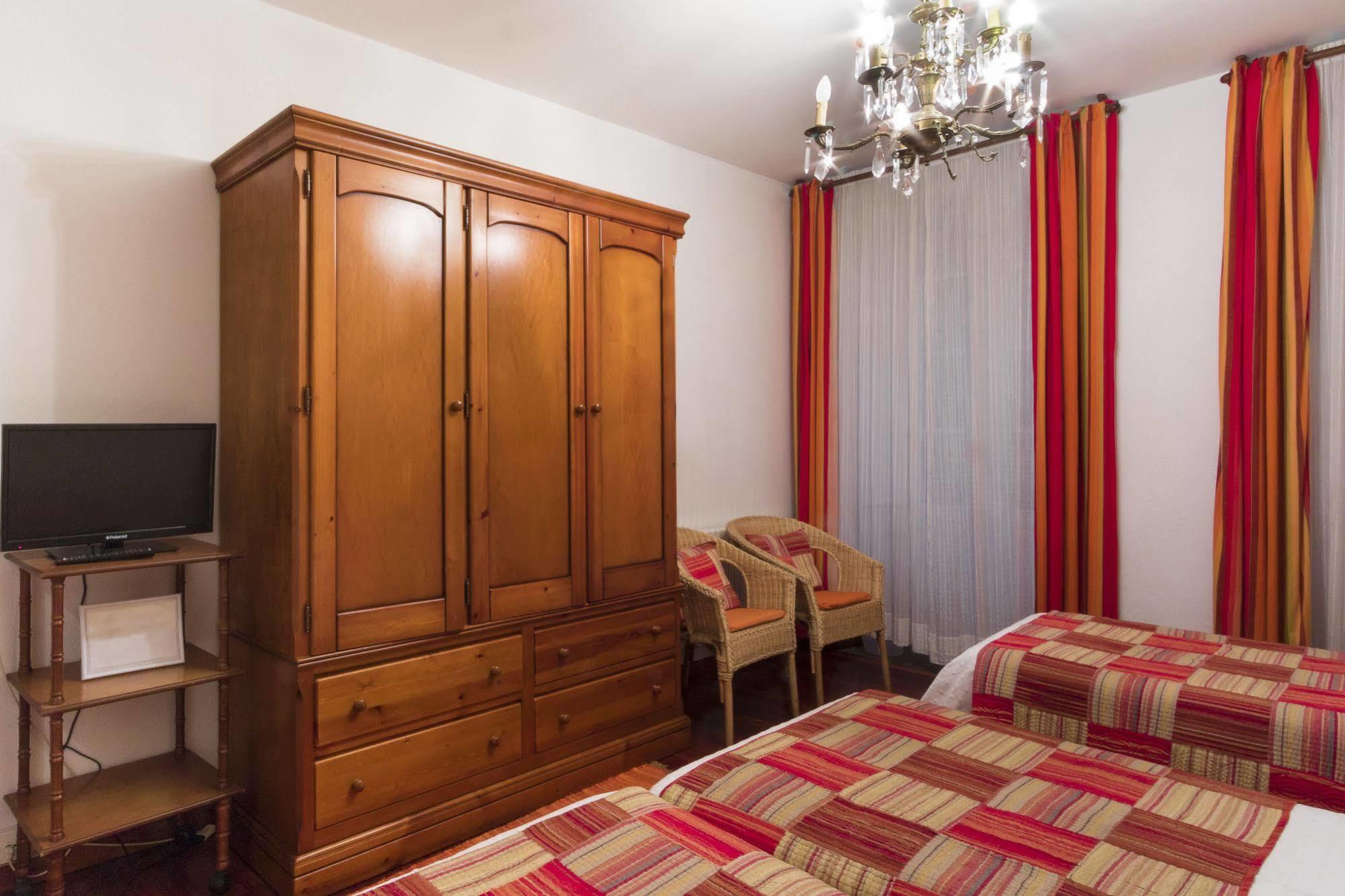 Hostal La Carballinesa ซานติอาโก เด กอมโปสเตลา ภายนอก รูปภาพ