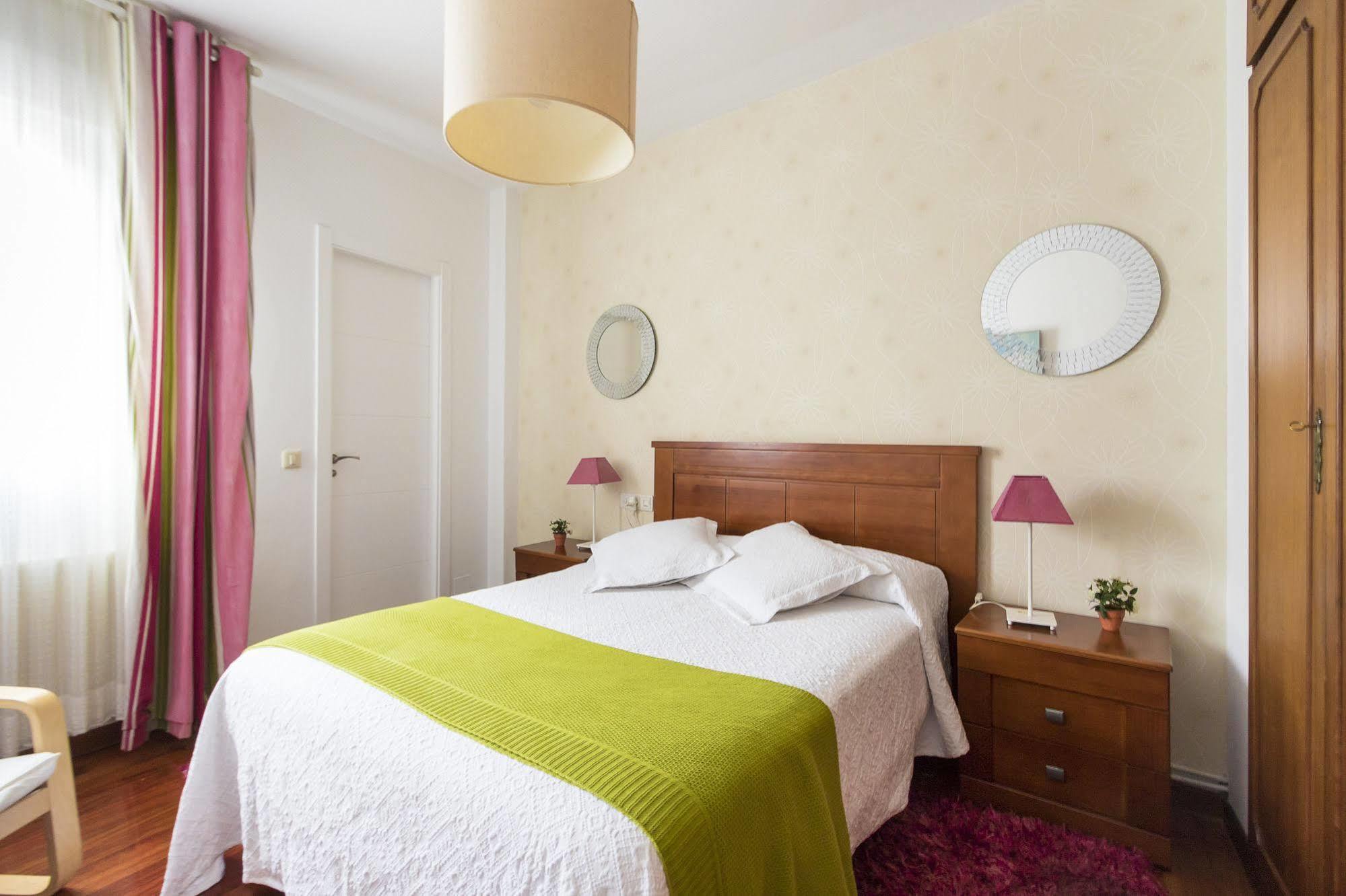 Hostal La Carballinesa ซานติอาโก เด กอมโปสเตลา ภายนอก รูปภาพ